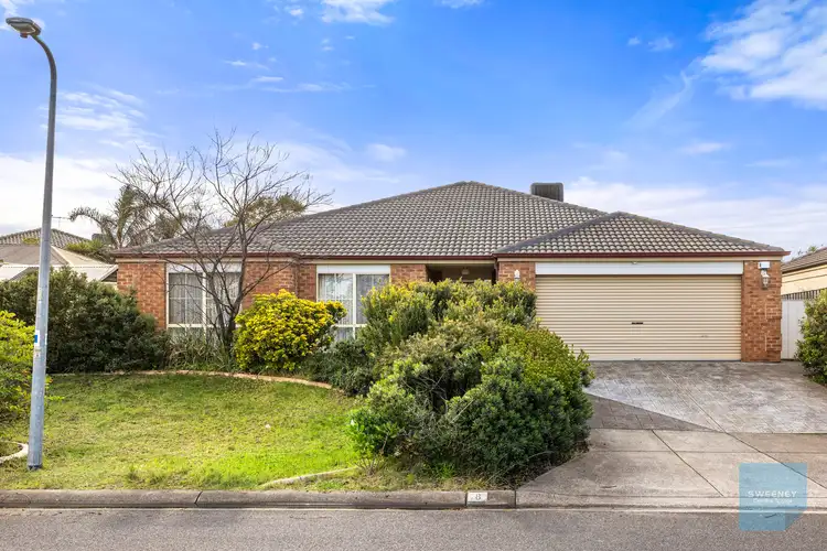 8 Shearer Close