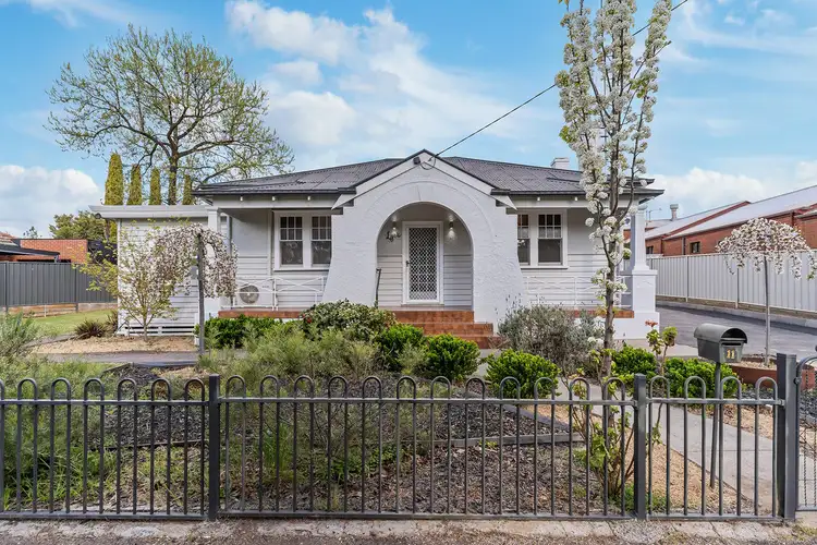11 Larritt Street