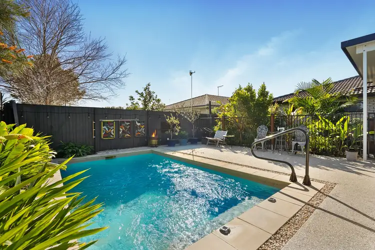 11 Grasstree Place
