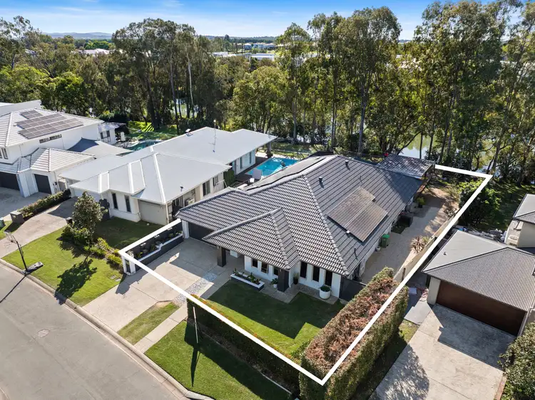 16 Waterside Esplanade