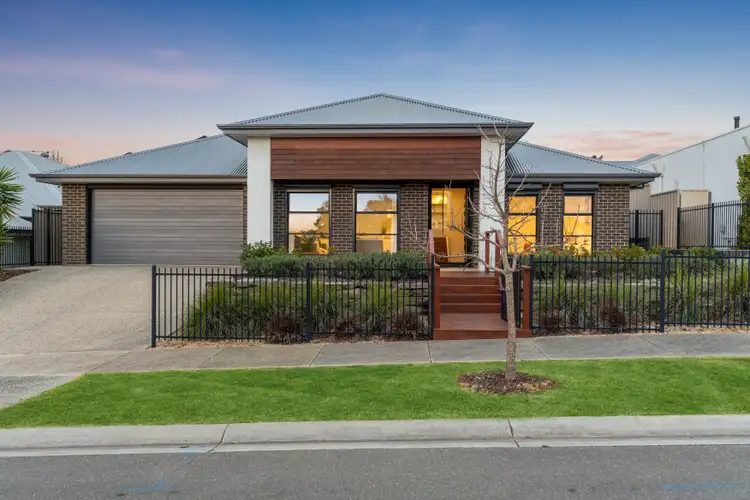 8 Lucerne Crescent