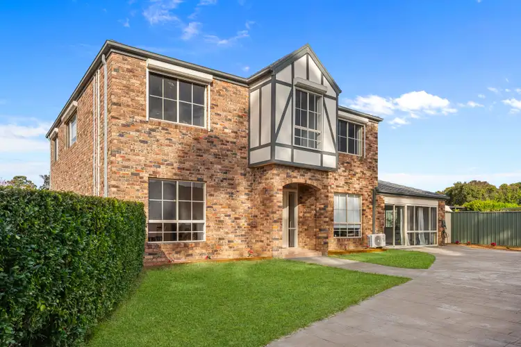 6 Dyson Place
