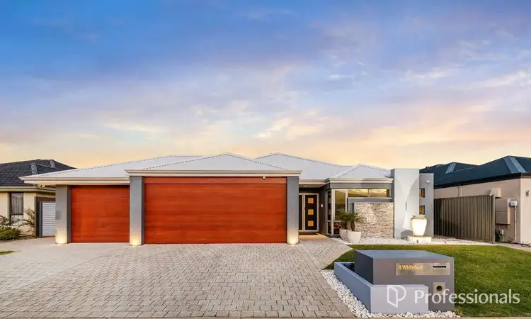 8 Whitehart Entrance