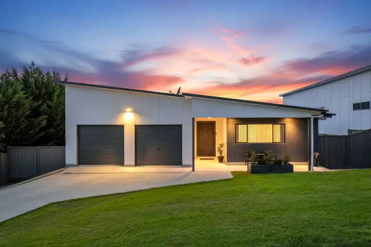 5 Swan Ridge Place