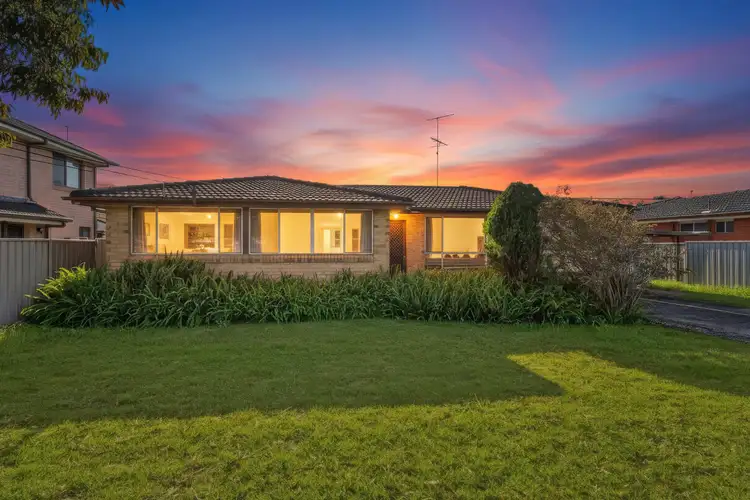 12 Glenbrook Crescent