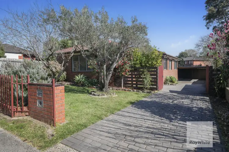 13 Ellesmere Crescent