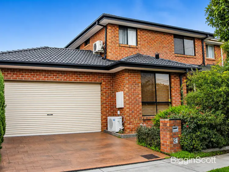 27 Mountain Cres