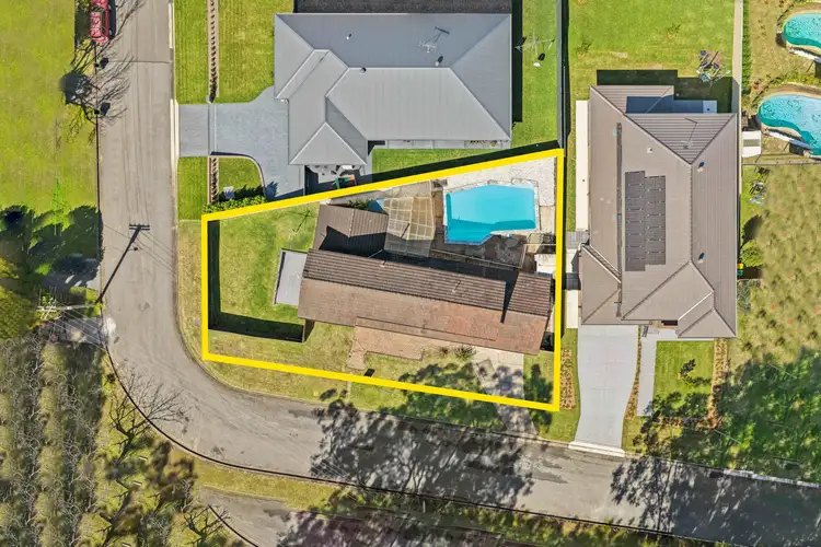 8 Wood Ridge Place