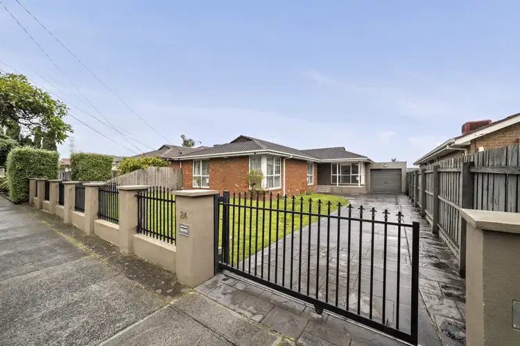 24 Cooinda Crescent