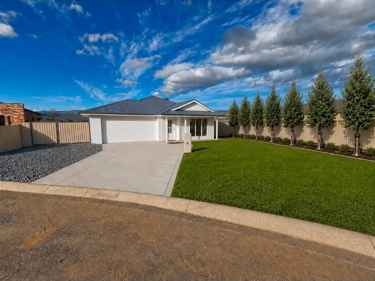 26 Weeden Place