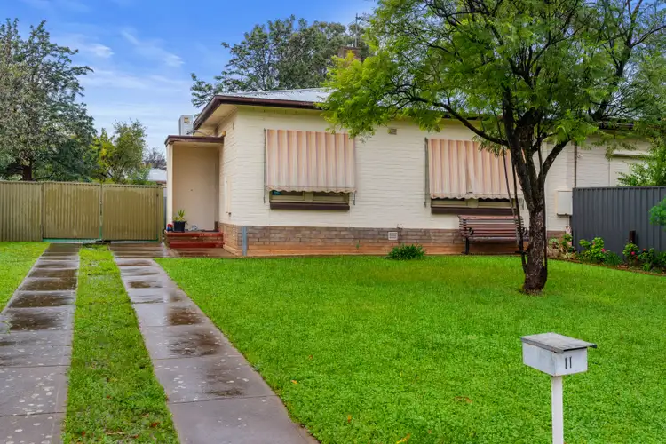 11 Knowles Road