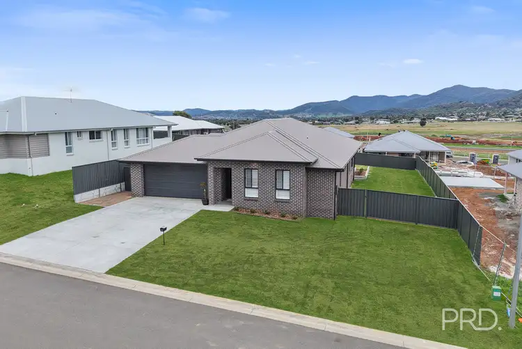 16 Crested Avenue