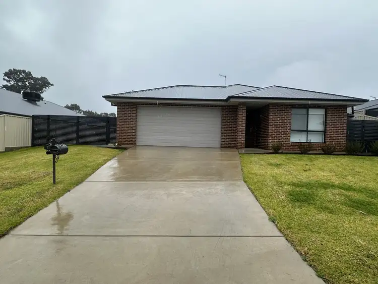11 Weeden Place