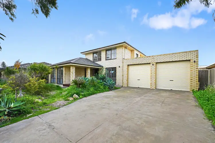 33 Seaspray Avenue