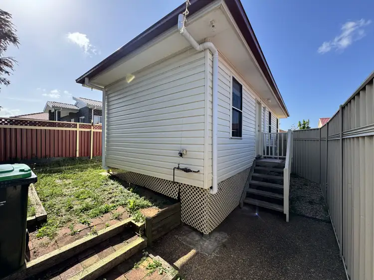 6a Oswald Crescent