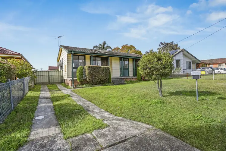 11 Duckenfield Avenue