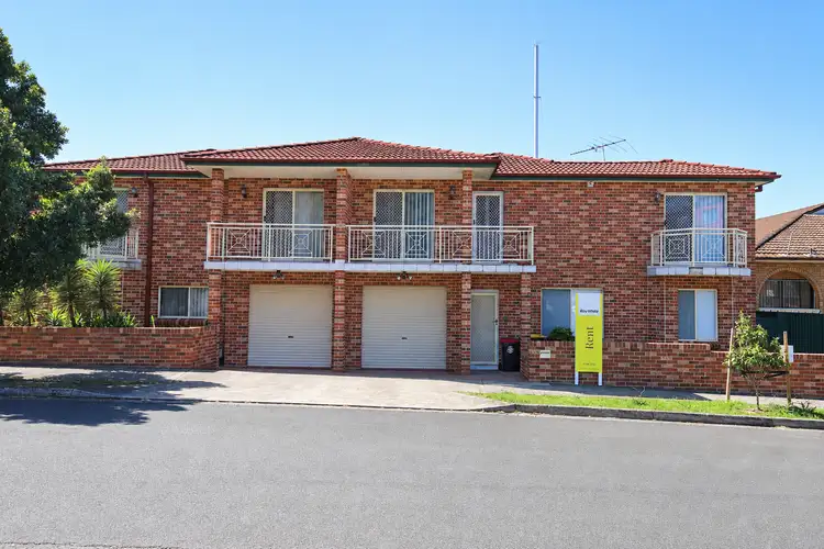 32 Unara Street
