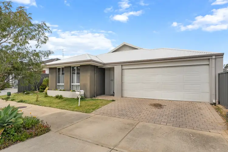 13 Hiscox Crescent