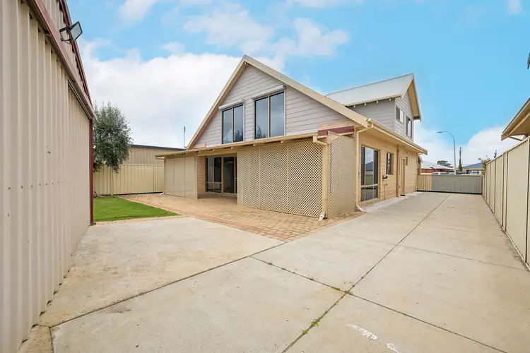 7 Clough Place