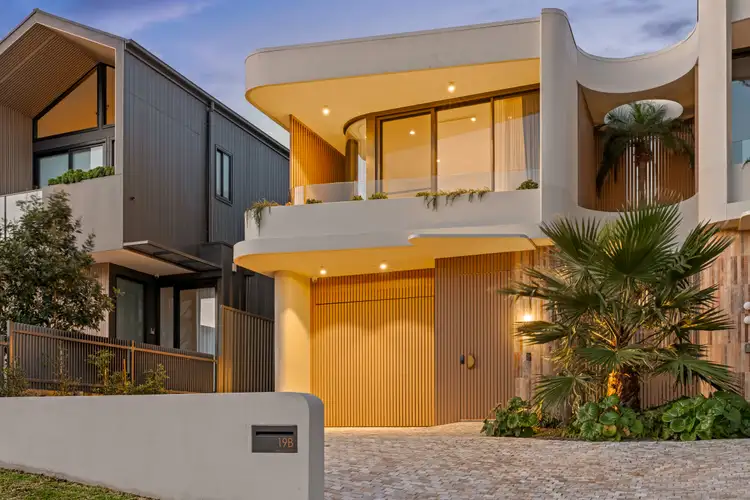 19B Wentworth Street