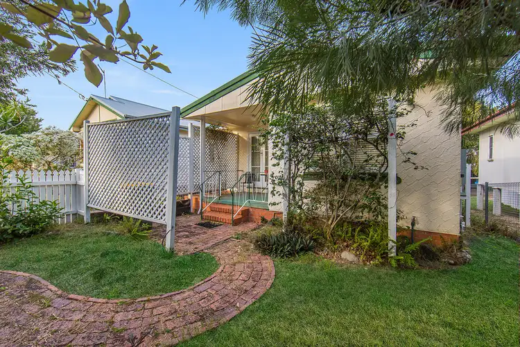 327 Beaconsfield Terrace, Brighton QLD 4017