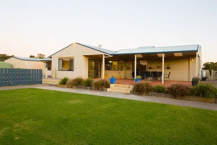 283 Chapman Valley Road, Waggrakine WA 6530