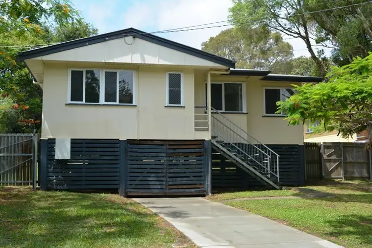 17 Deerdale Street, Stafford Heights QLD 4053