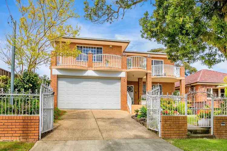 1 Vivienne St, Kingsgrove NSW 2208