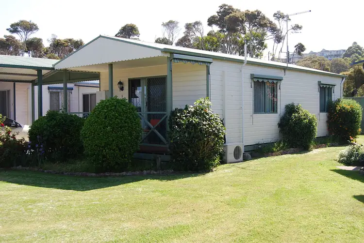 5 / 86 Golf Links, Lakes Entrance VIC 3909