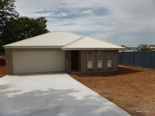 3 Elouera Place, Parkes NSW 2870