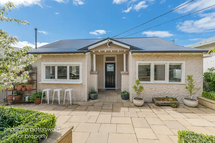 21 Knocklofty Terrace, West Hobart TAS 7000