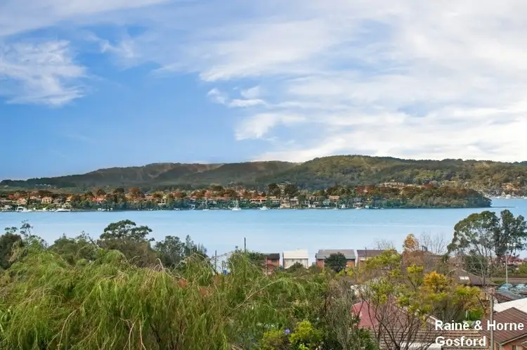 1/12 Hughes Street, Point Clare NSW 2250