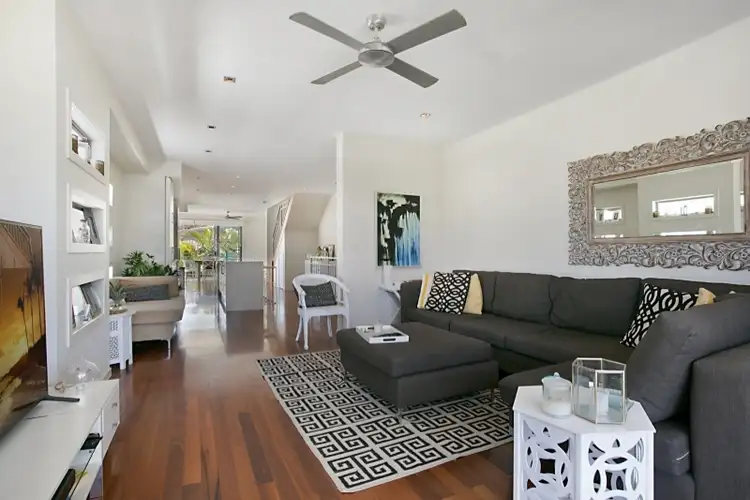 Villa @ 70 Seagull Avenue, Mermaid Beach QLD 4218