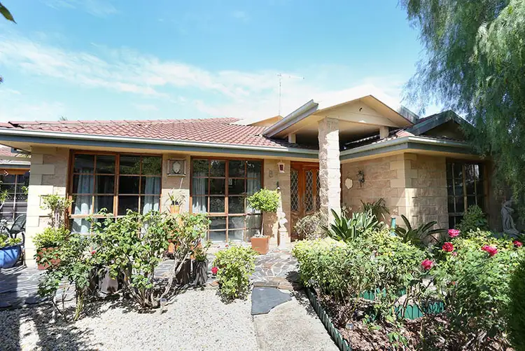 8 Crespin Place, Roxburgh Park VIC 3064