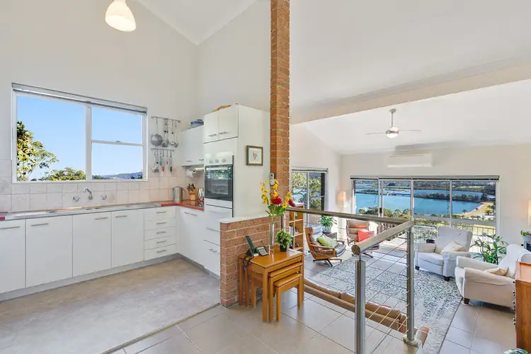 2/100 John Whiteway Drive, Gosford NSW 2250