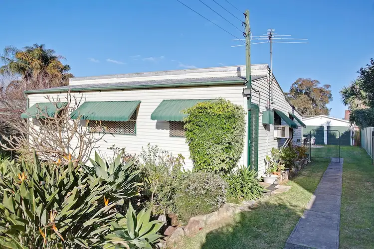 39 Stewart Avenue, Hammondville NSW 2170