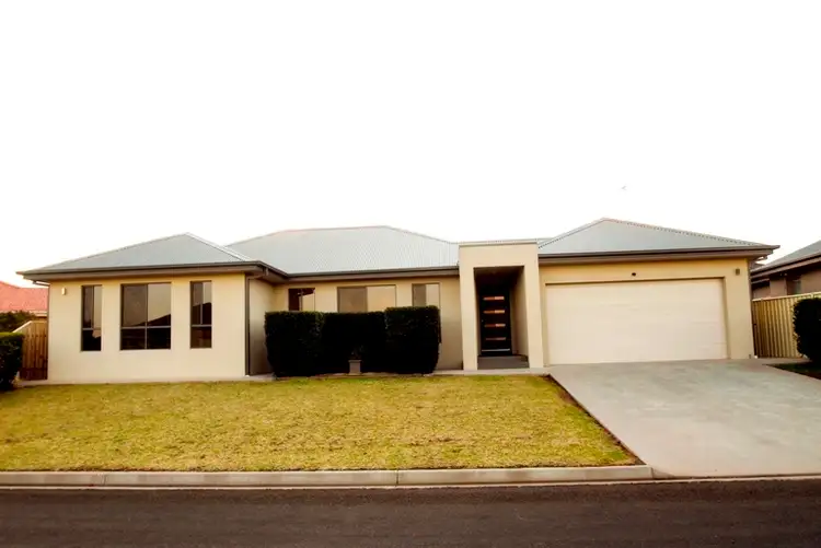 7 Angela Place, Griffith NSW 2680