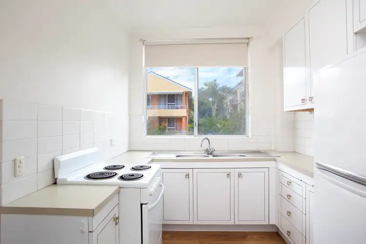 Third view of Homely unit listing, 4/52 The Crescent, Dee Why NSW 2099