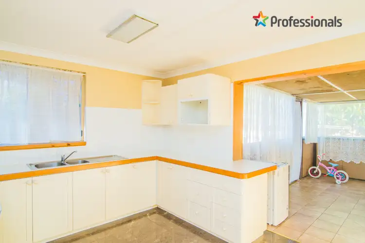 Fourth view of Homely house listing, 17 Boronia Close, Camillo WA 6111