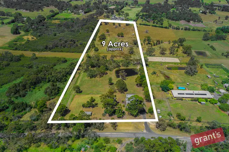 8 Mountain Flat Road, Narre Warren East VIC 3804