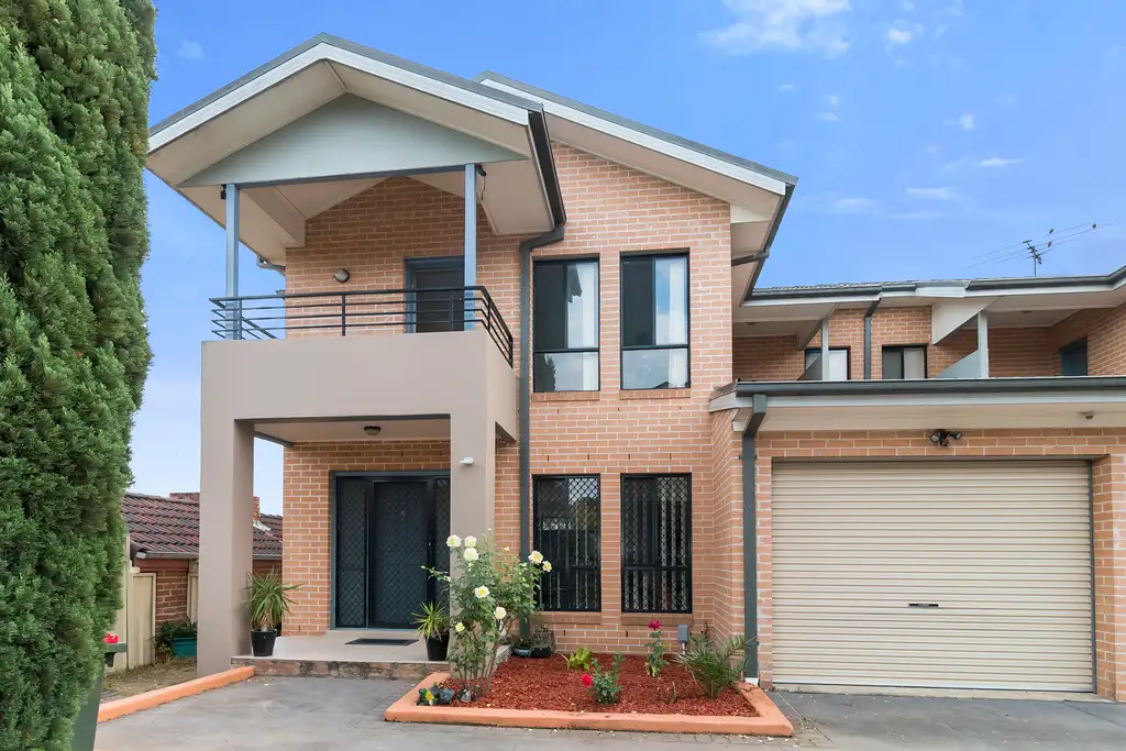 Main view of Homely townhouse listing, 5/7-9 Pembroke Road, Minto NSW 2566