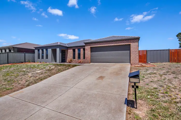 8 Powell Avenue, Cardigan Village VIC 3352
