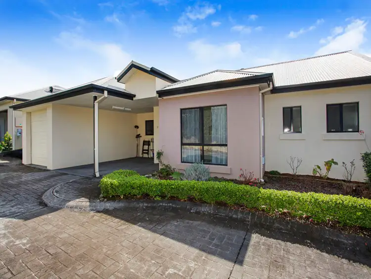 Second view of Homely villa listing, 2/31 South Kiama Drive, Kiama Heights NSW 2533