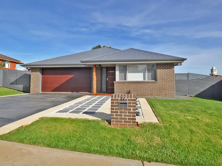 19 Lydia Street, Junee NSW 2663