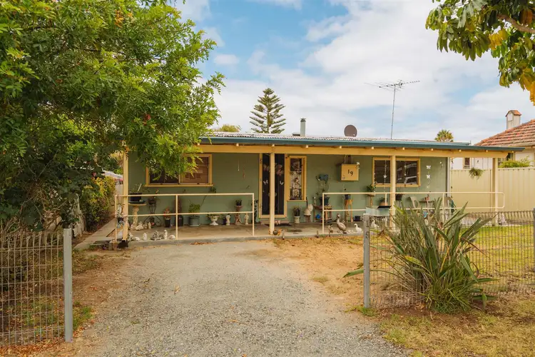 19 Loxton Street, Dudley Park WA 6210
