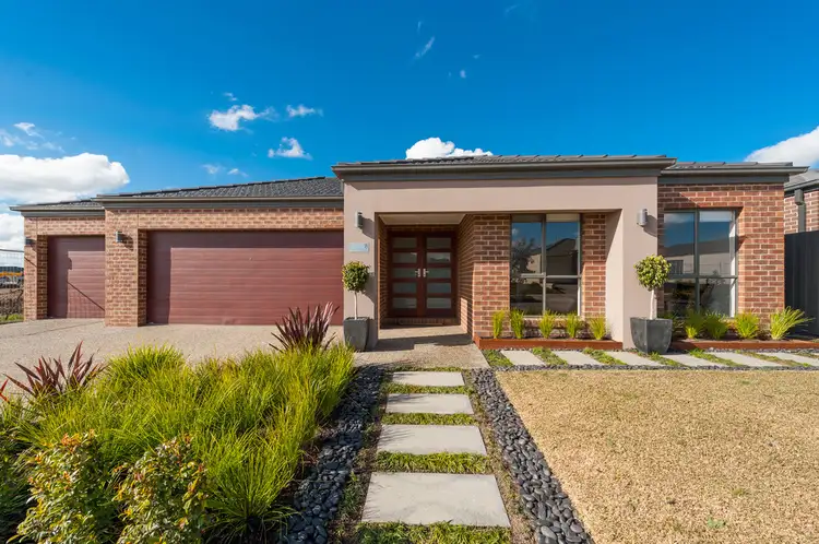 8 Selkirk Way, Mickleham VIC 3064