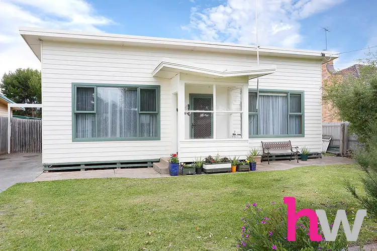 5 Waiora Avenue, Hamlyn Heights VIC 3215