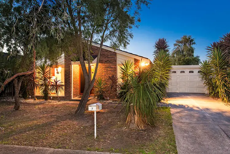 7 Woodvale Court, Mill Park VIC 3082