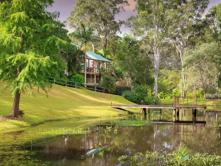 101 Boscombe Road, Brookfield QLD 4069