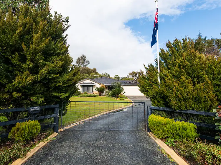 4 Hillview Close, Serpentine WA 6125